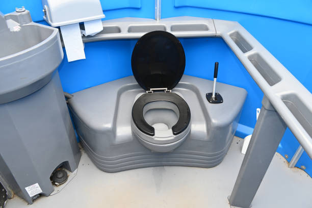 Best Porta potty delivery and setup  in Mahomet, IL